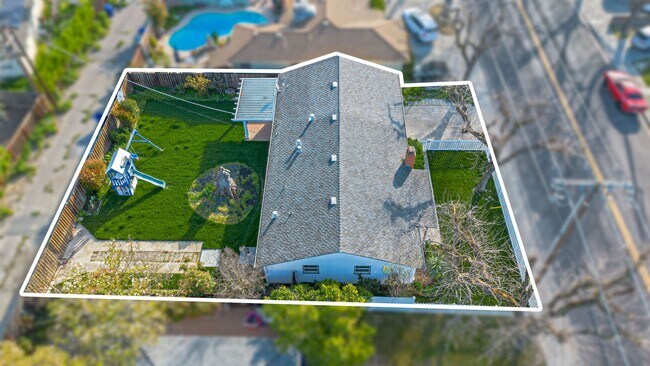 Foto del edificio - 1415 W Roseburg Ave