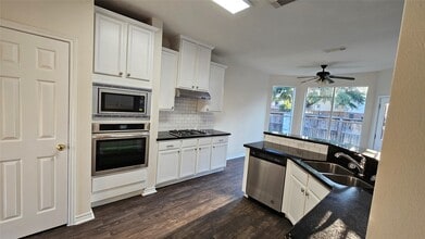 Building Photo - 2202 Cherry Hill Ct