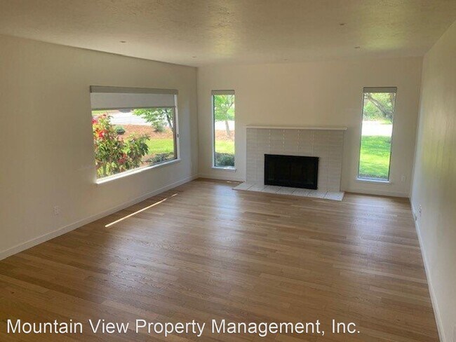 Foto del edificio - 760 NE Innes Ln