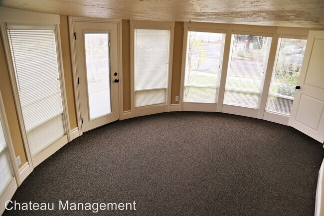 Building Photo - 4 br, 1 bath Apartment - 685 SE Vera Ave.