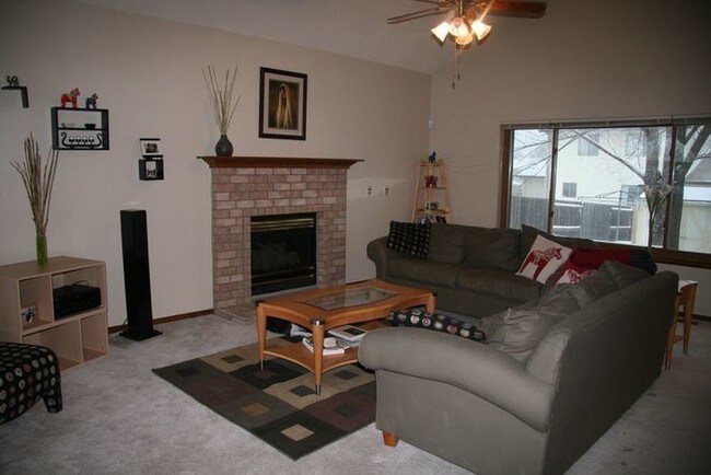 Foto del edificio - 6658 Sproul Ln