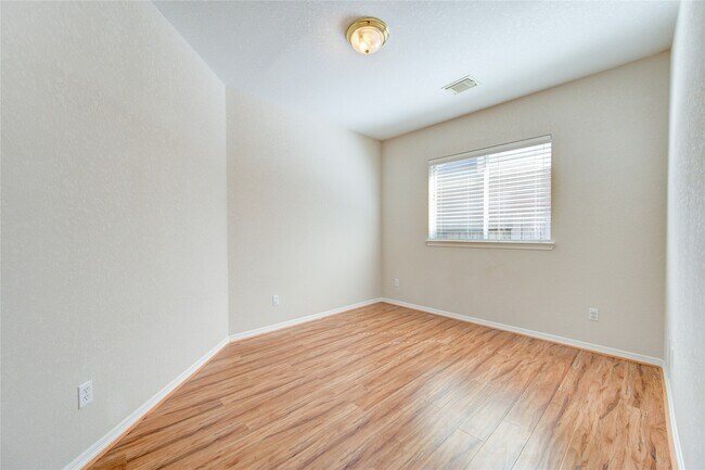 Foto del edificio - 22514 Jutewood Ln