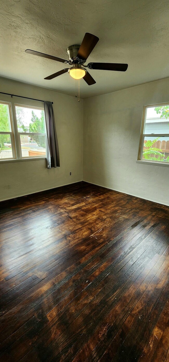 Building Photo - 1722 S Owyhee St