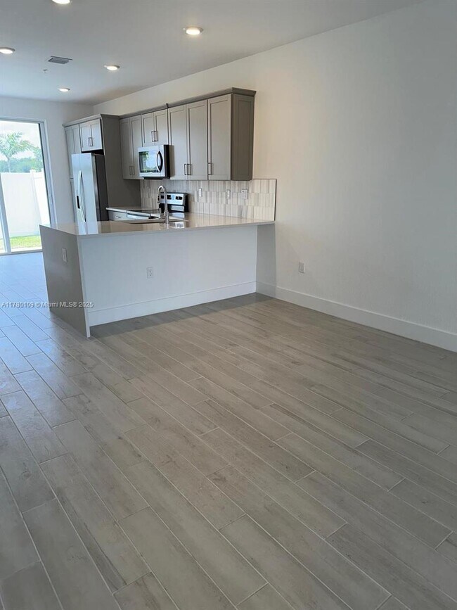 Foto del edificio - 17166 SW 1st Ct