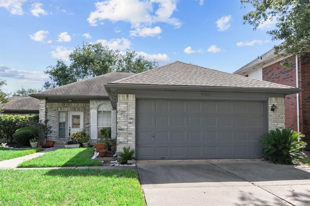 Foto principal - 19626 Plymouth Ridge Ln