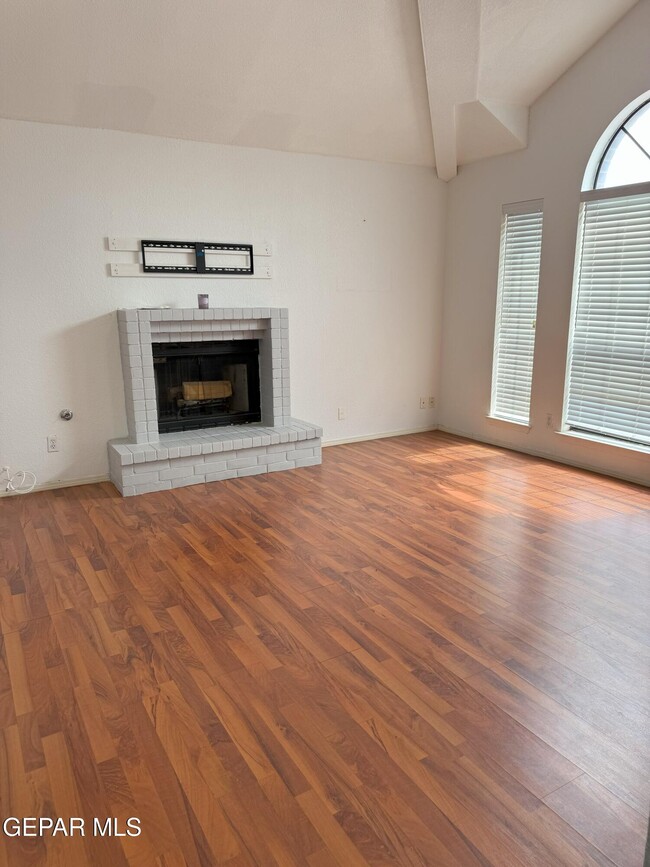 Building Photo - 6909 Canyon Run Dr
