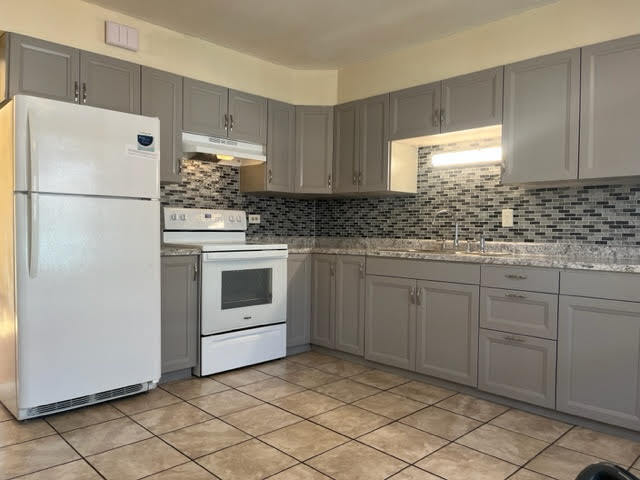 Kitchen - 1900 Parkside Dr