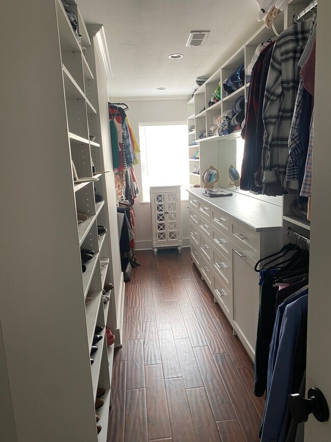 Primary walk-in closet - 2300 Cedar St