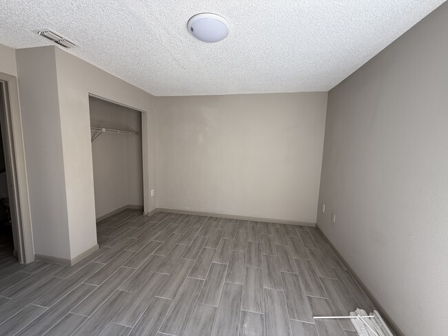 Foto del edificio - 1958 Crystal Grove Dr