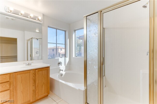 Foto del edificio - 523 Moses Lake Ct