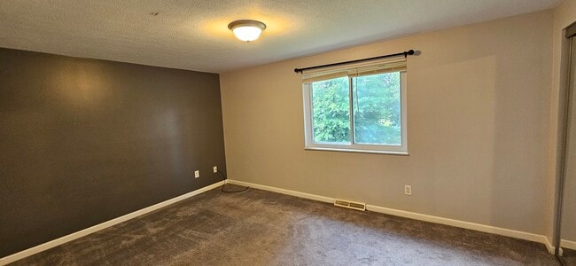 Building Photo - 2470 Warren Pky