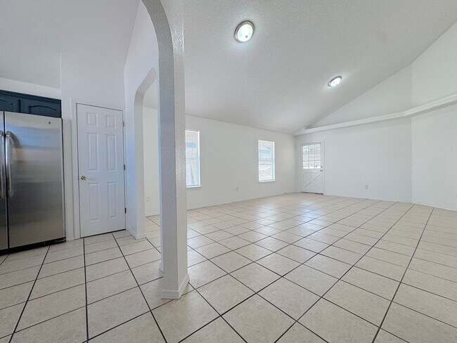 Foto del edificio - East El Paso 4bed/2bath All Tile Flooring!