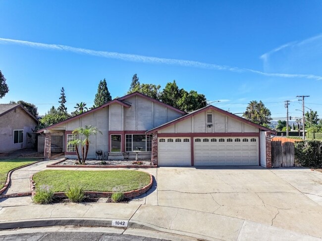 Foto del edificio - 1042 Bassett Ct