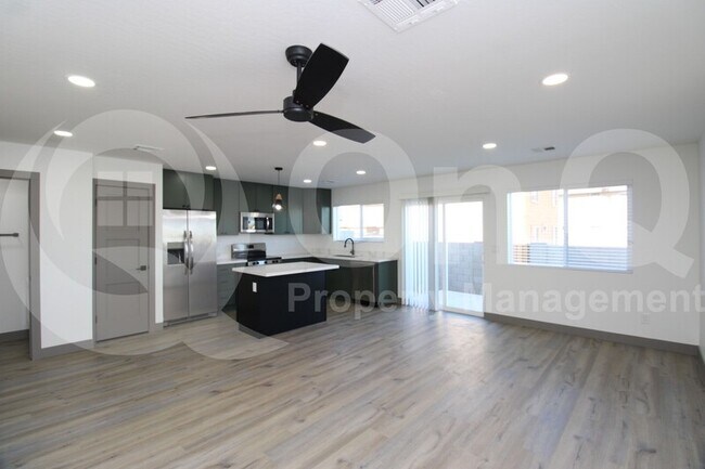 Foto del edificio - 2516 E Broadway Rd