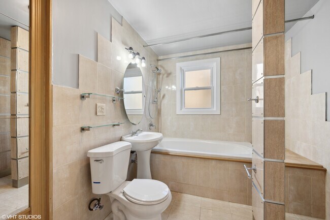 Bathroom - 9021 Lavergne Ave