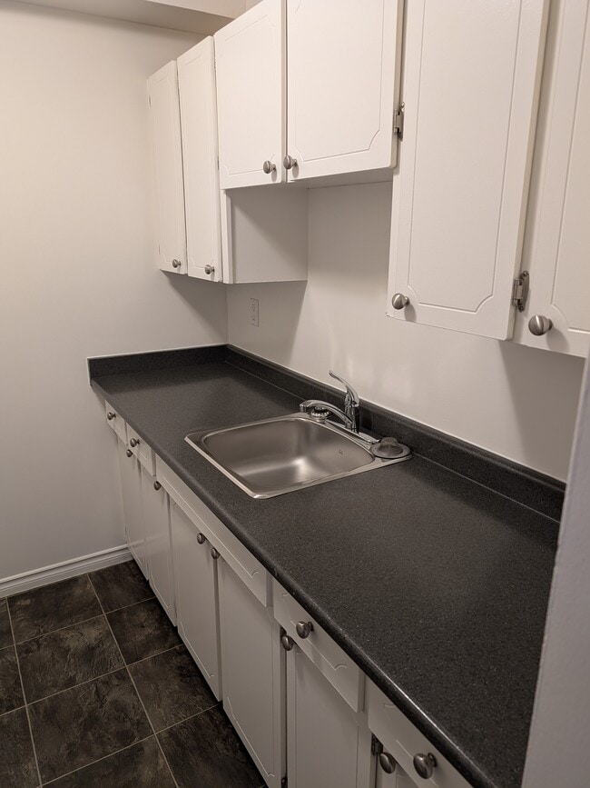 Building Photo - 575 Marifield Ave