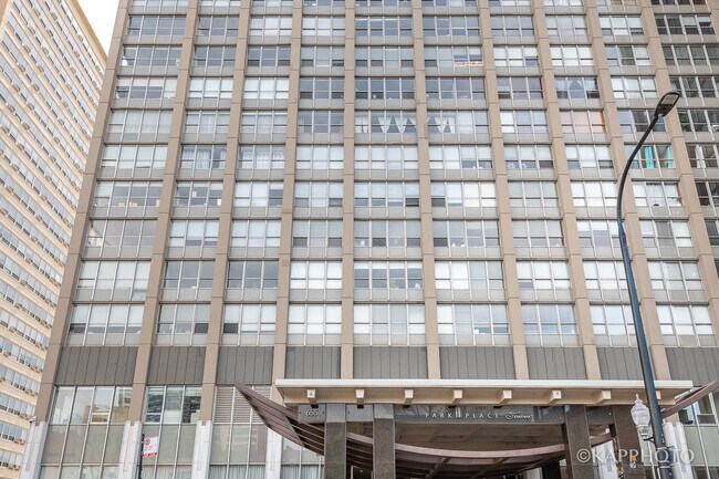 Foto del edificio - 655 W Irving Park Rd