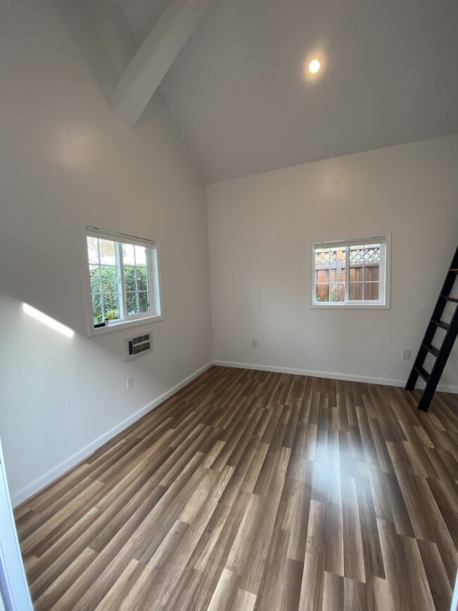 Spacious living space - 828 6th Ave