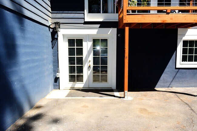 Building Photo - Grand Blvd 1624 S