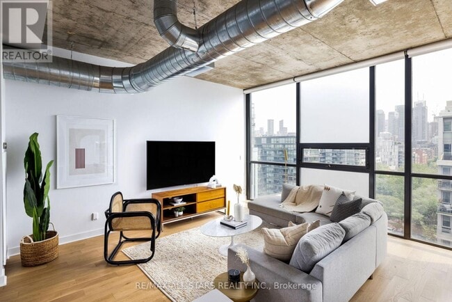 Building Photo - 60-PH1060 Bathurst St