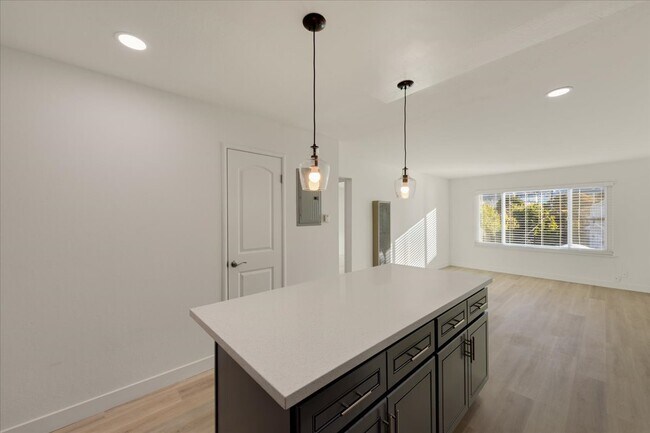 Foto del edificio - 1739 Addison St