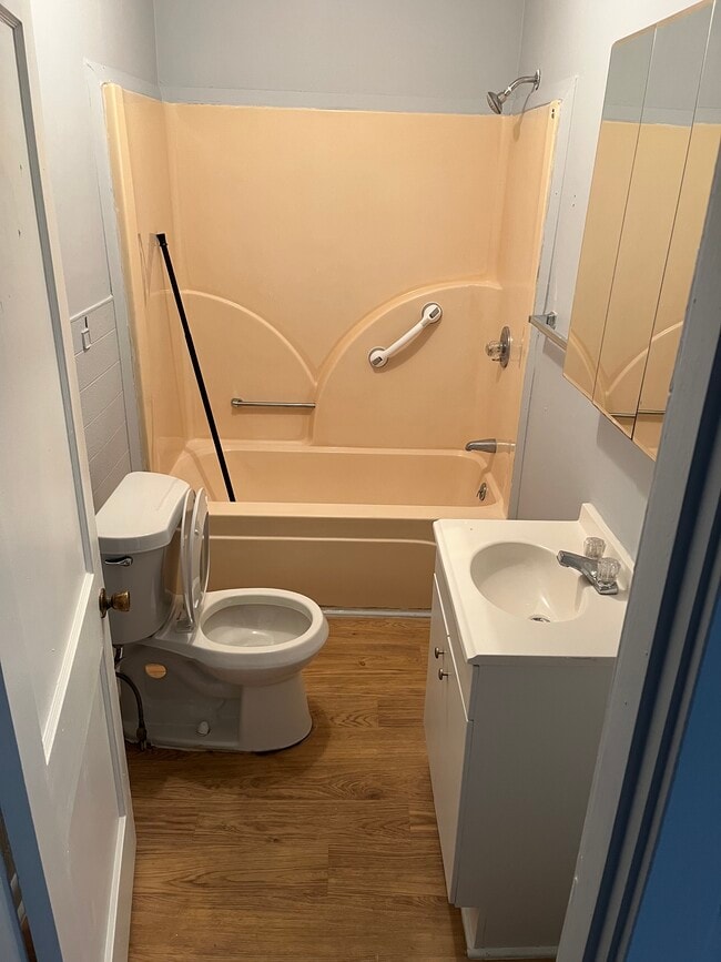 913 E Lincoln St Unit 913, Tullahoma, TN 37388 Apartments in