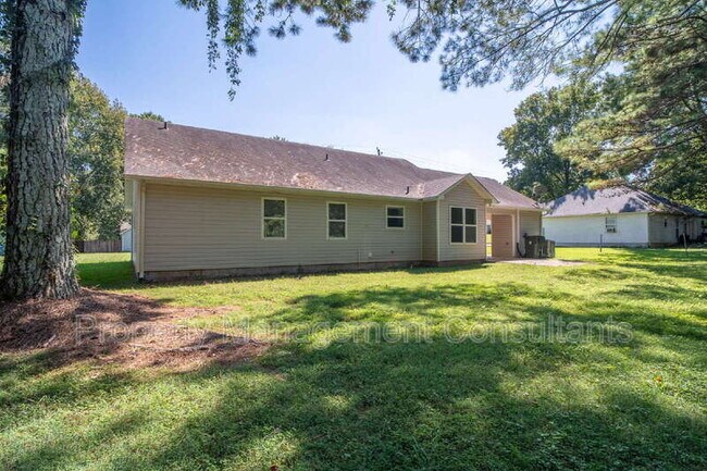 Foto del edificio - 107 Ann Bradley Dr