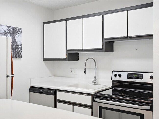 Building Photo - 3250 Oneal Cir
