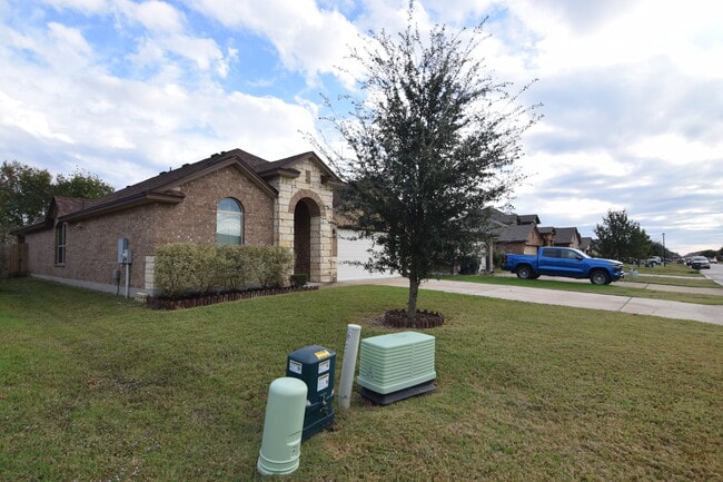 Building Photo - 6425 Ambrose Cir