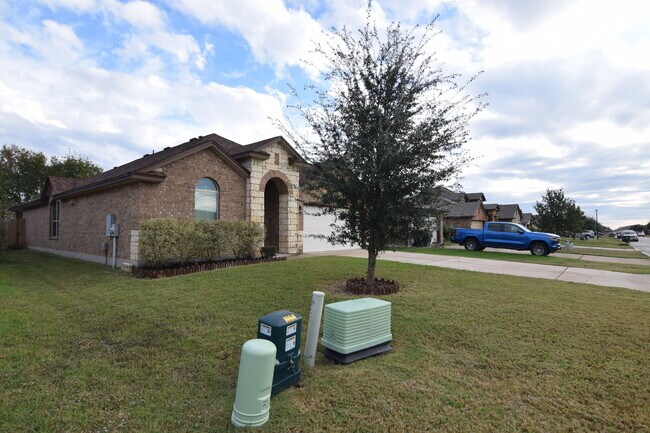 Foto del edificio - 6425 Ambrose Cir