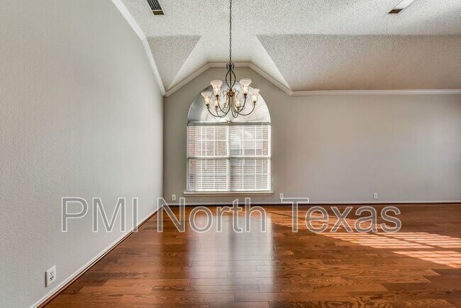 Foto del edificio - 10717 Camelot Dr
