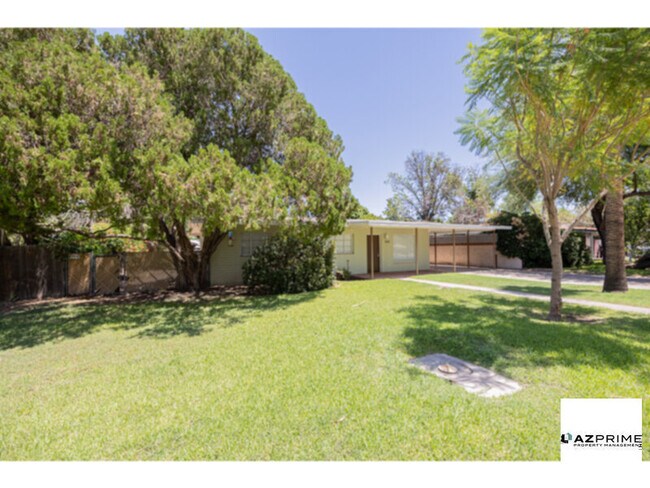 Building Photo - Sunlit Comfort &amp; Spacious Style in thi...