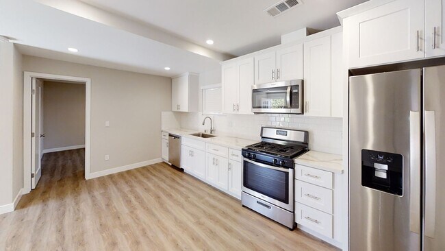 Building Photo - 3BD/1BA on 63rd!