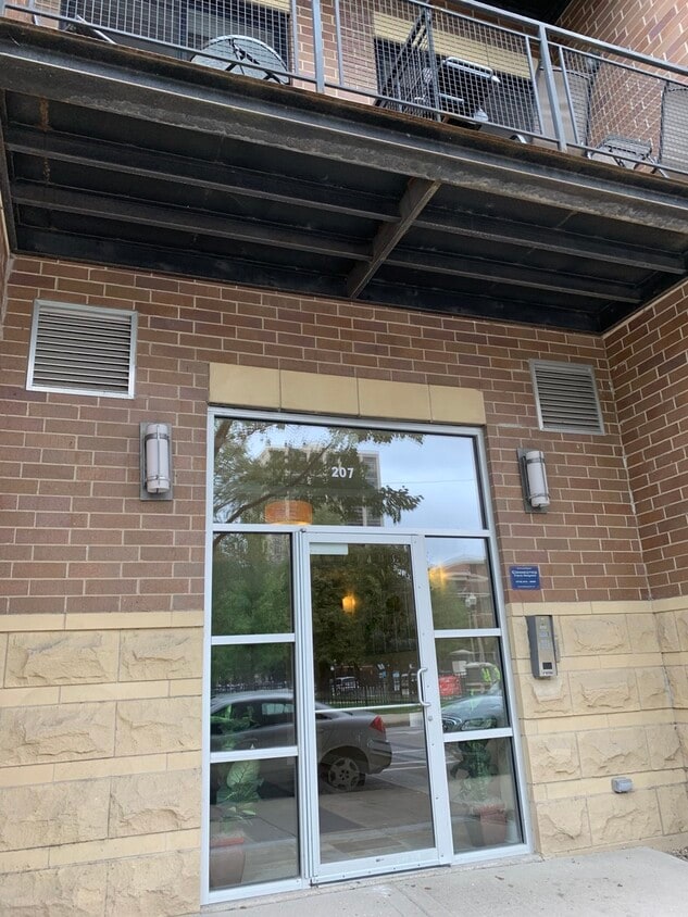 Front - 207 E 31st St
