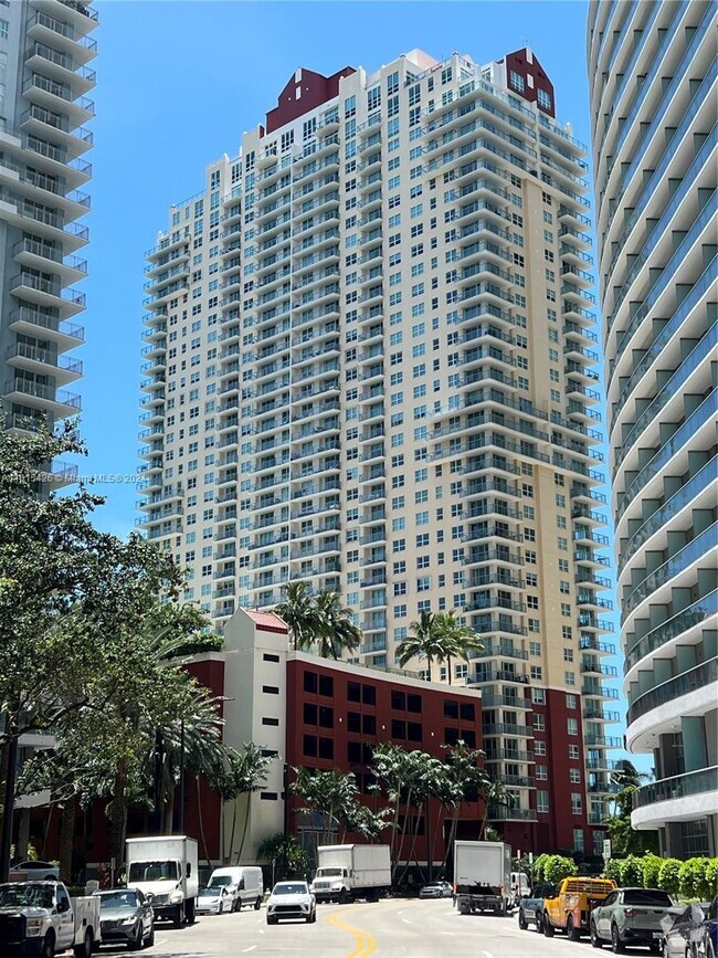 Building Photo - 1155 Brickell Bay Dr