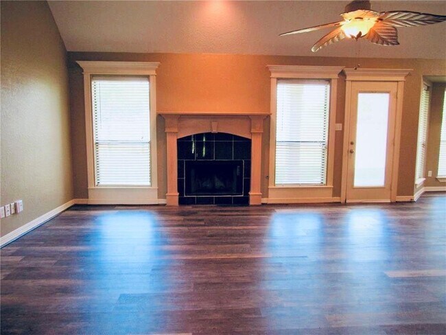 Building Photo - 117 Corkwood St