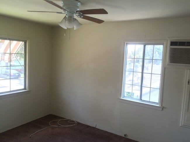 Building Photo - Upper One bedroom unit - South Gate!!