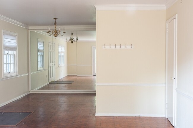 Building Photo - 47 Laurens St