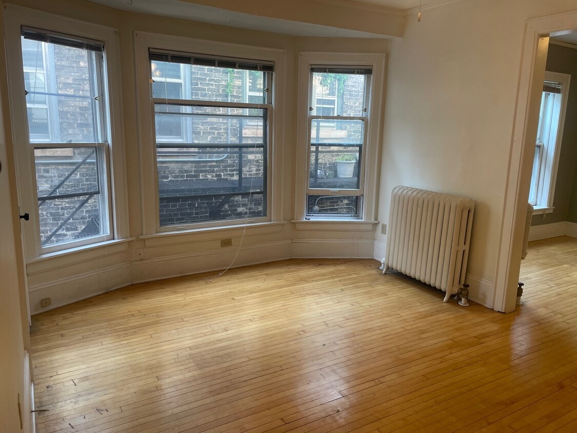 Primary Photo - 1228 E Brady St