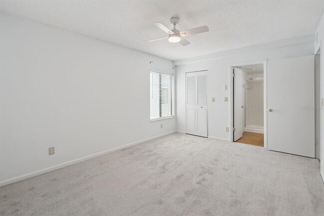 Foto del edificio - 8215 Sun Spring Cir