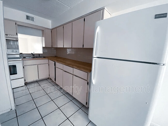 Foto del edificio - 6503 Dumont Ave