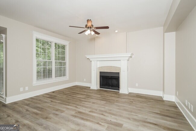 Building Photo - 3073 Essex Dr