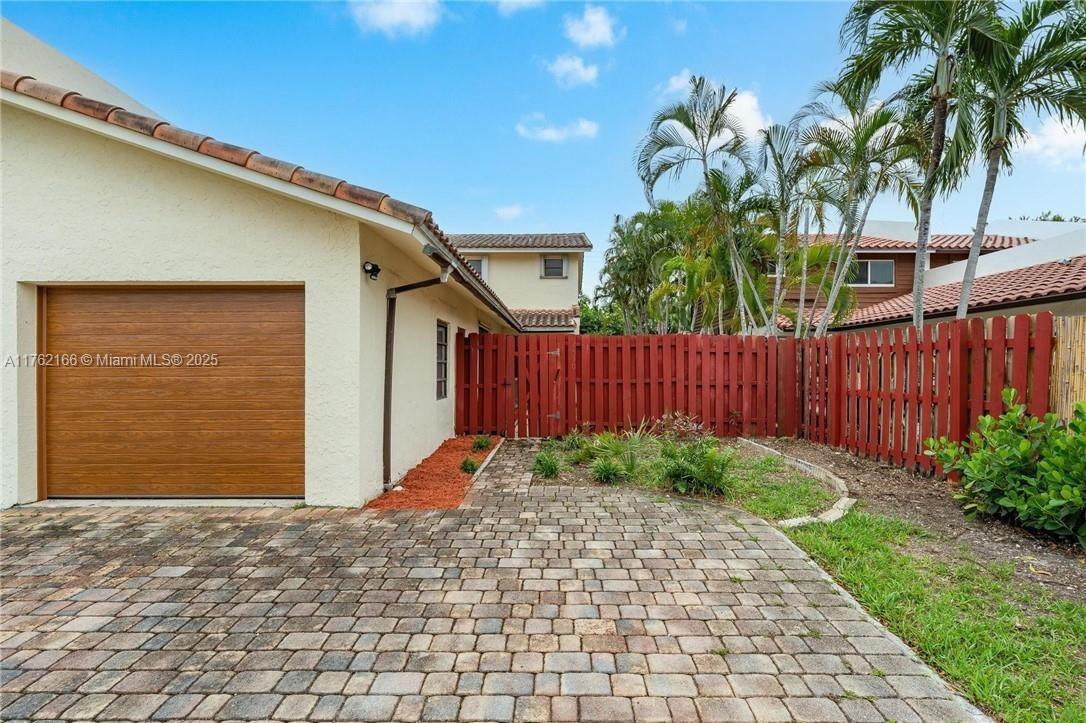 Foto principal - 2530 NE 9th St