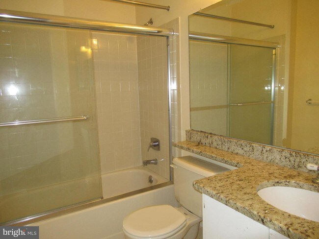 Foto del edificio - 32 Cypress Ct