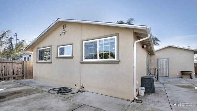 Foto del edificio - 663 Los Padres Blvd