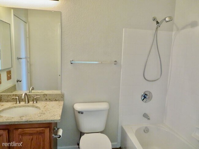 Building Photo - 2 br, 2 bath Condo - 18939 E Warren Cir