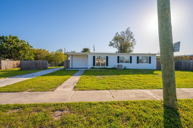 Building Photo - 1011 Bianca Dr NE