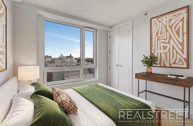 Foto del edificio - Stunning 2Bed 2Bath Apt with Private Balcony Prime location off the L next to McCarren Park