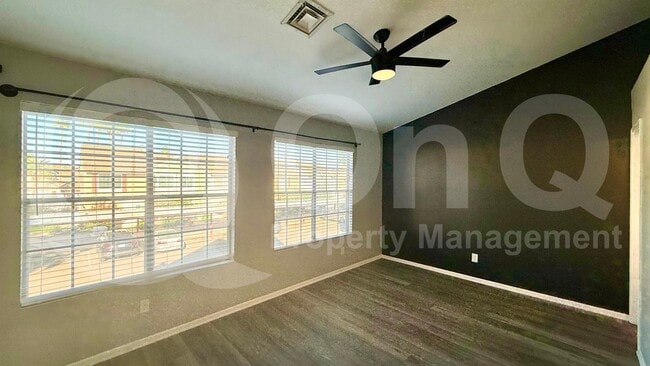 Foto del edificio - 1970 N Hartford St