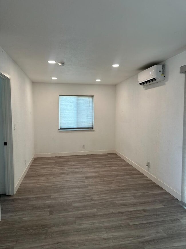 Building Photo - 150 Mortensen Ln